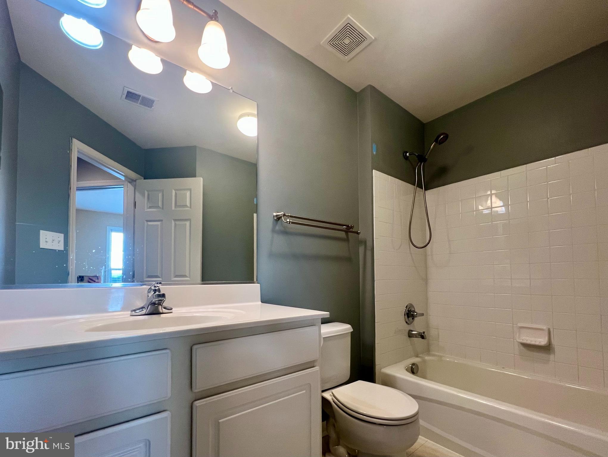 HUNTFIELD - Residential Lease