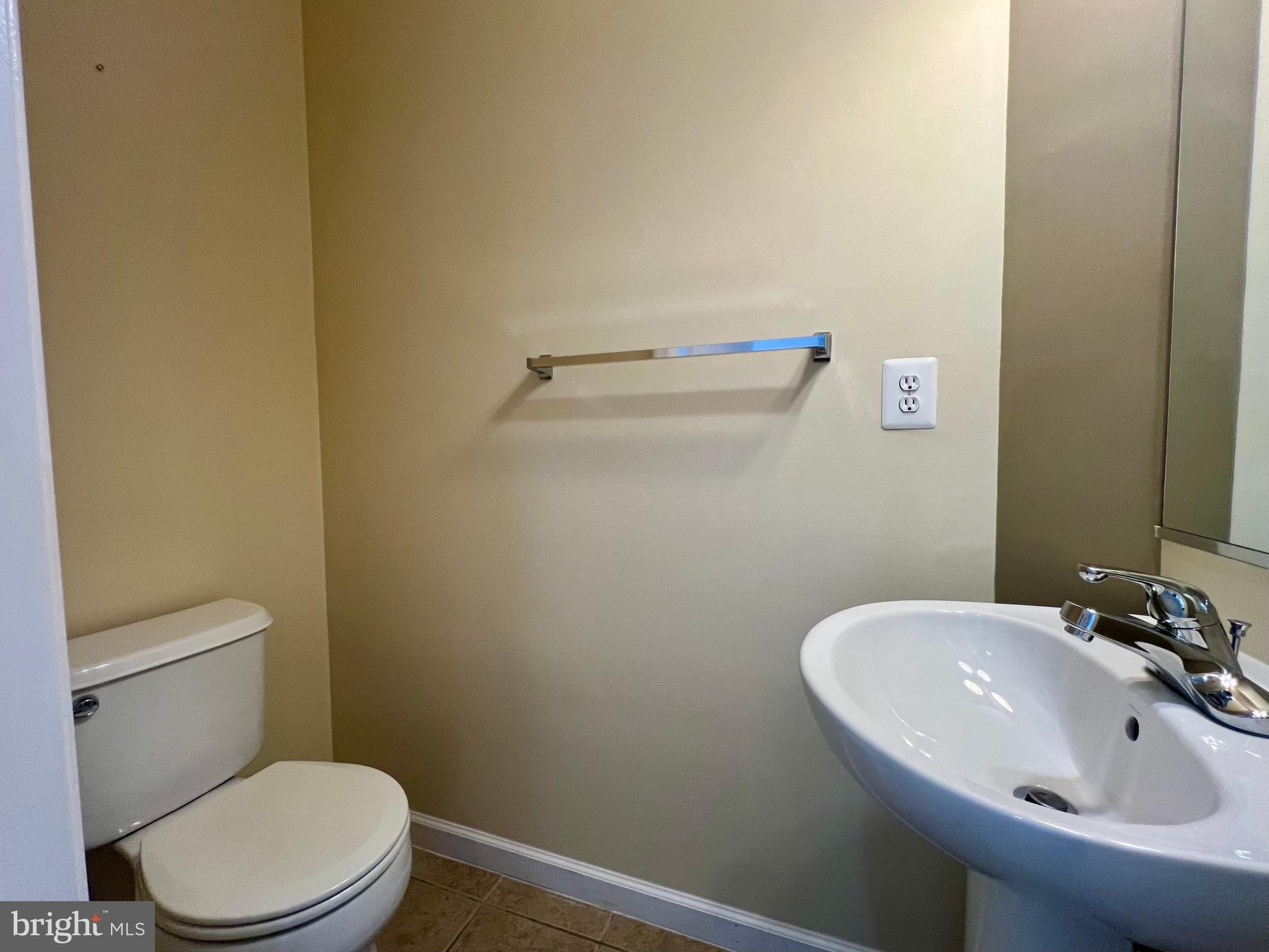 HUNTFIELD - Residential Lease