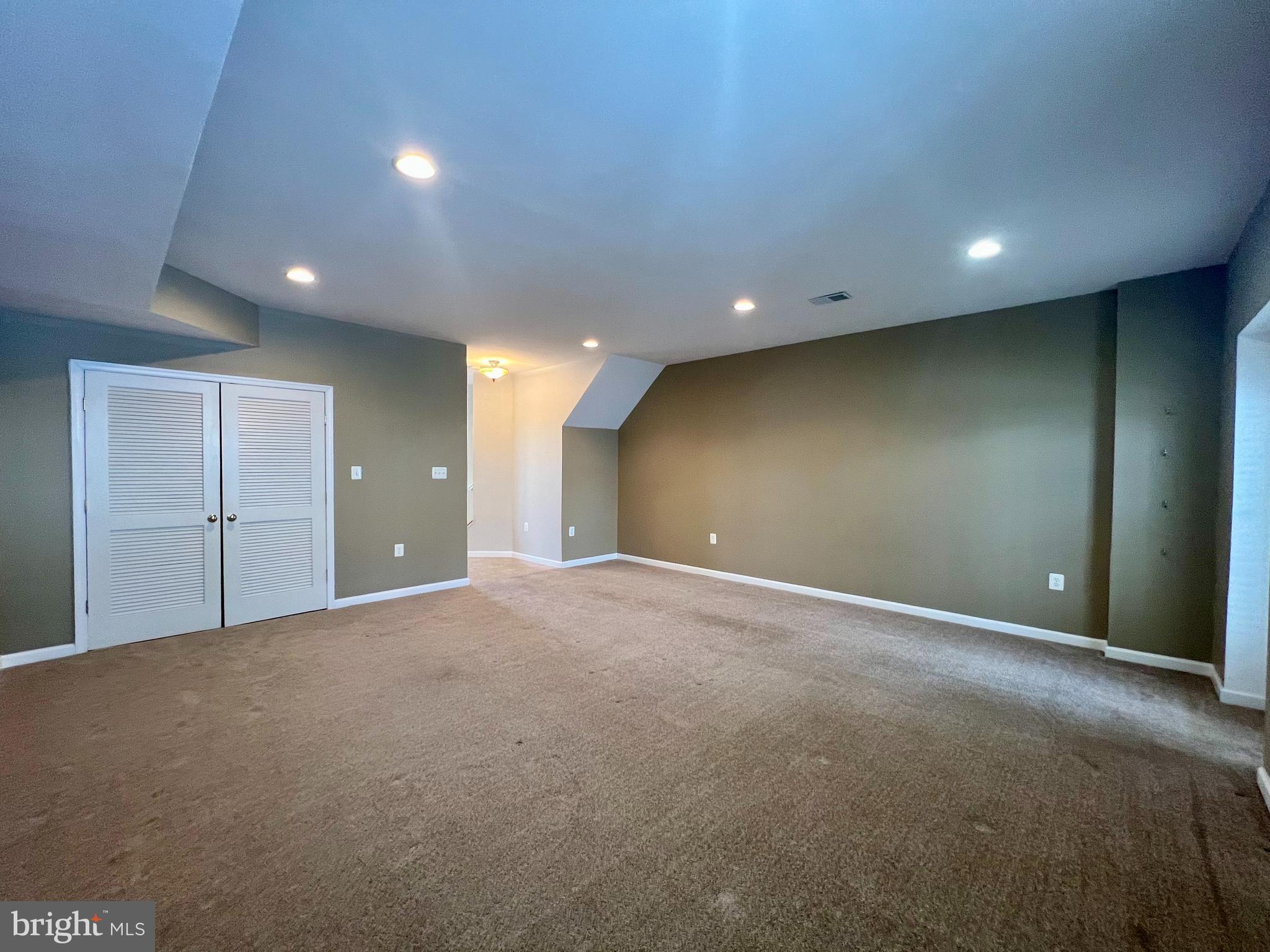 HUNTFIELD - Residential Lease