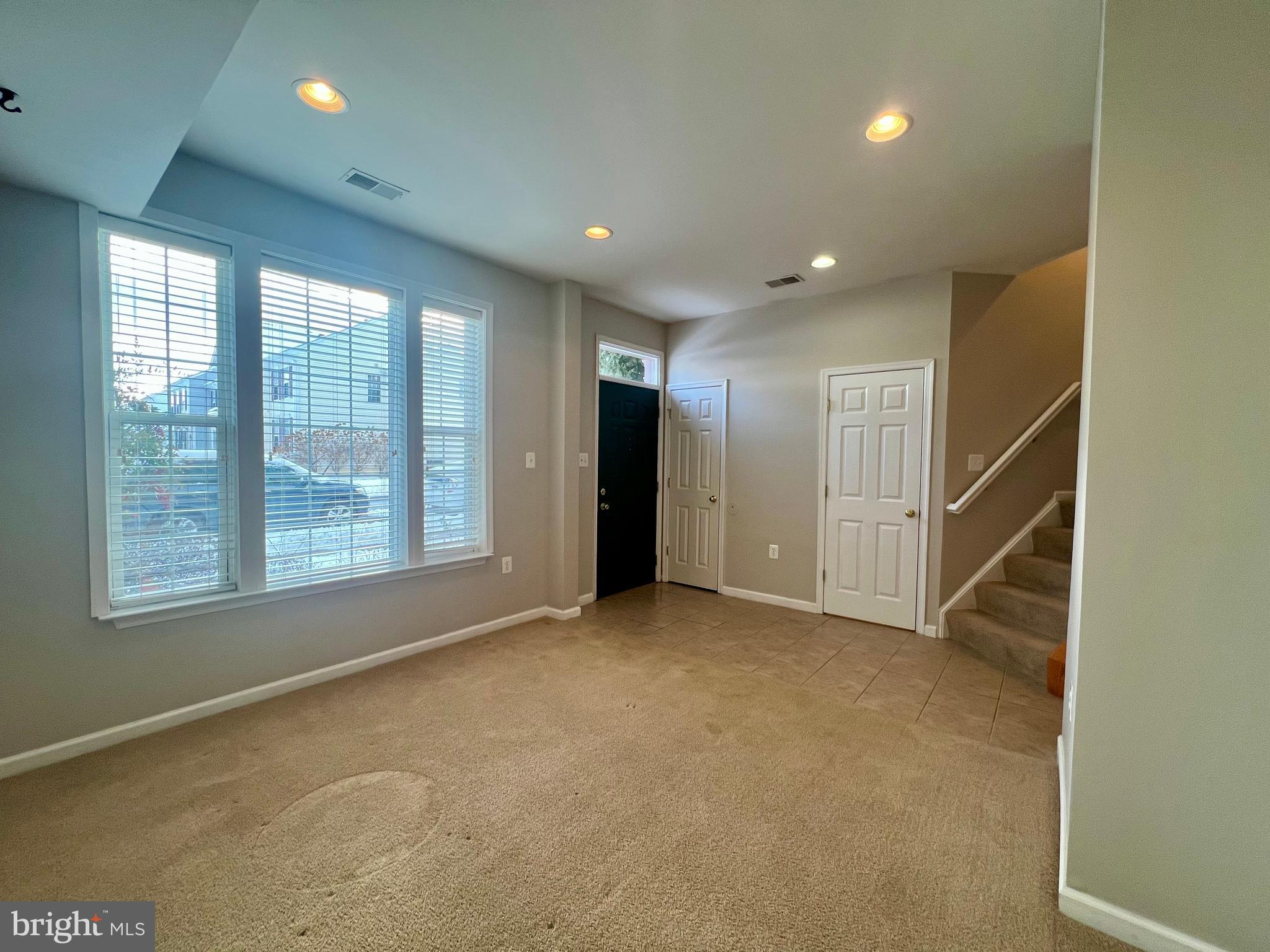 HUNTFIELD - Residential Lease