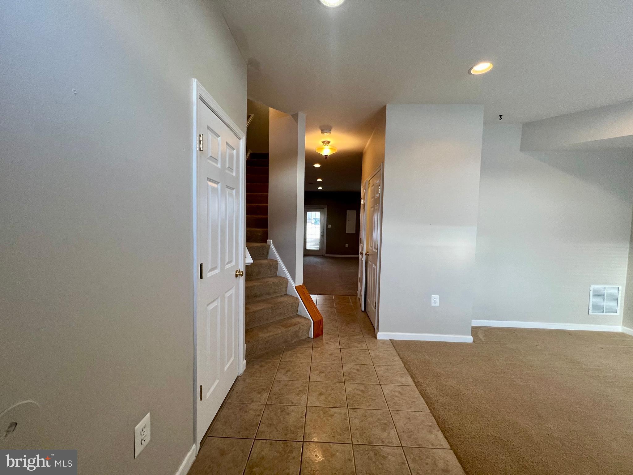 HUNTFIELD - Residential Lease