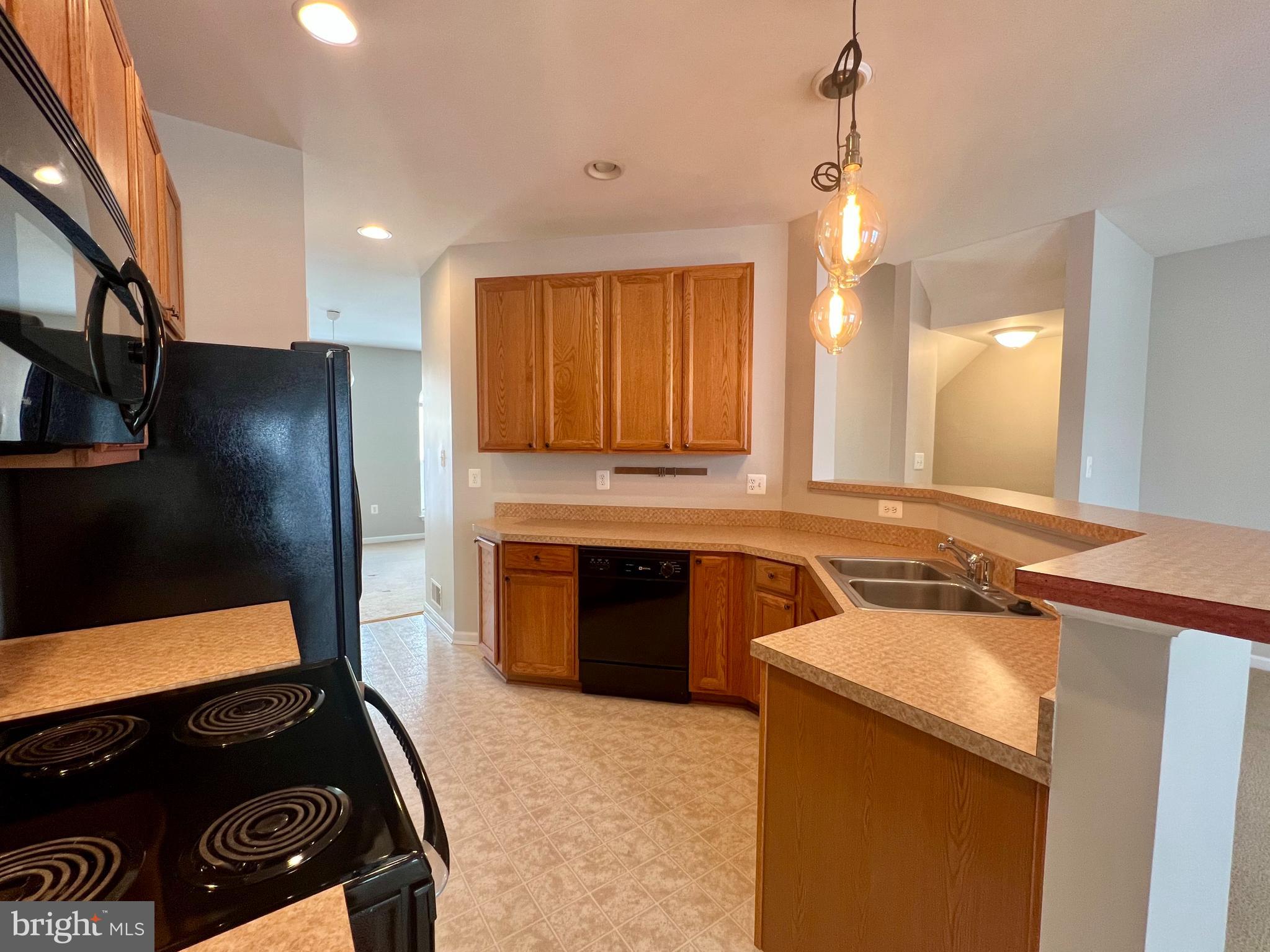 HUNTFIELD - Residential Lease