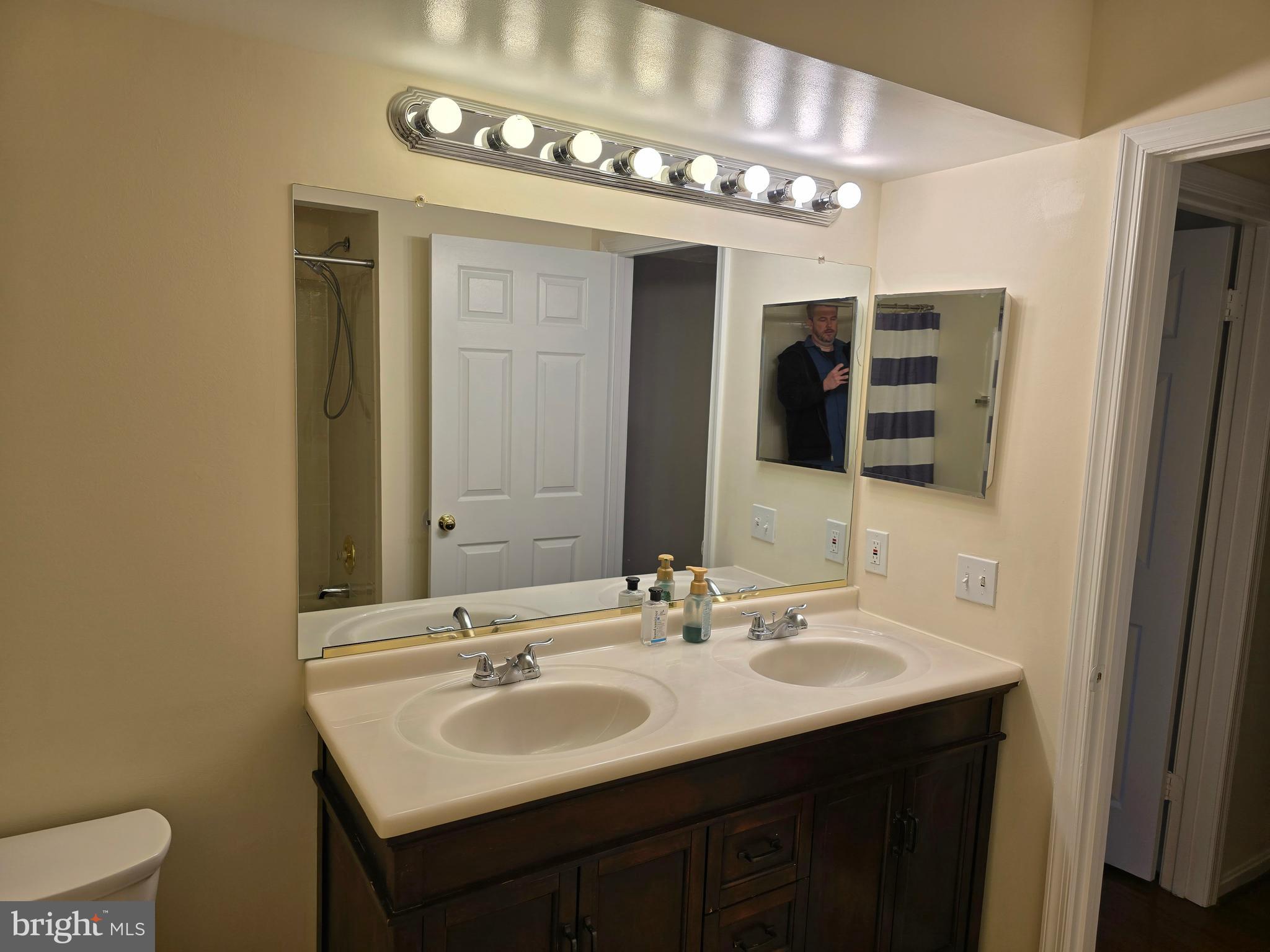 TIERS OF MANCHESTER LAKES - Residential