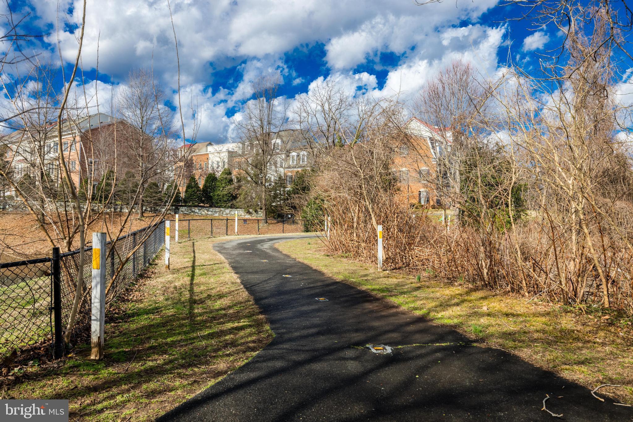 POTOWMACK CROSSING - Residential