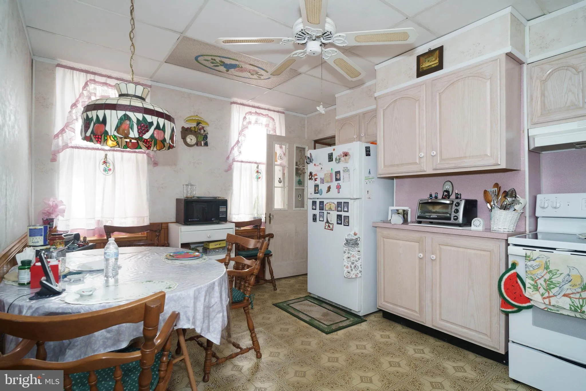 Philadelphia, Pennsylvania 19136, United States, 3 Bedrooms Bedrooms, ,2 BathroomsBathrooms,Residential,Pending,214237