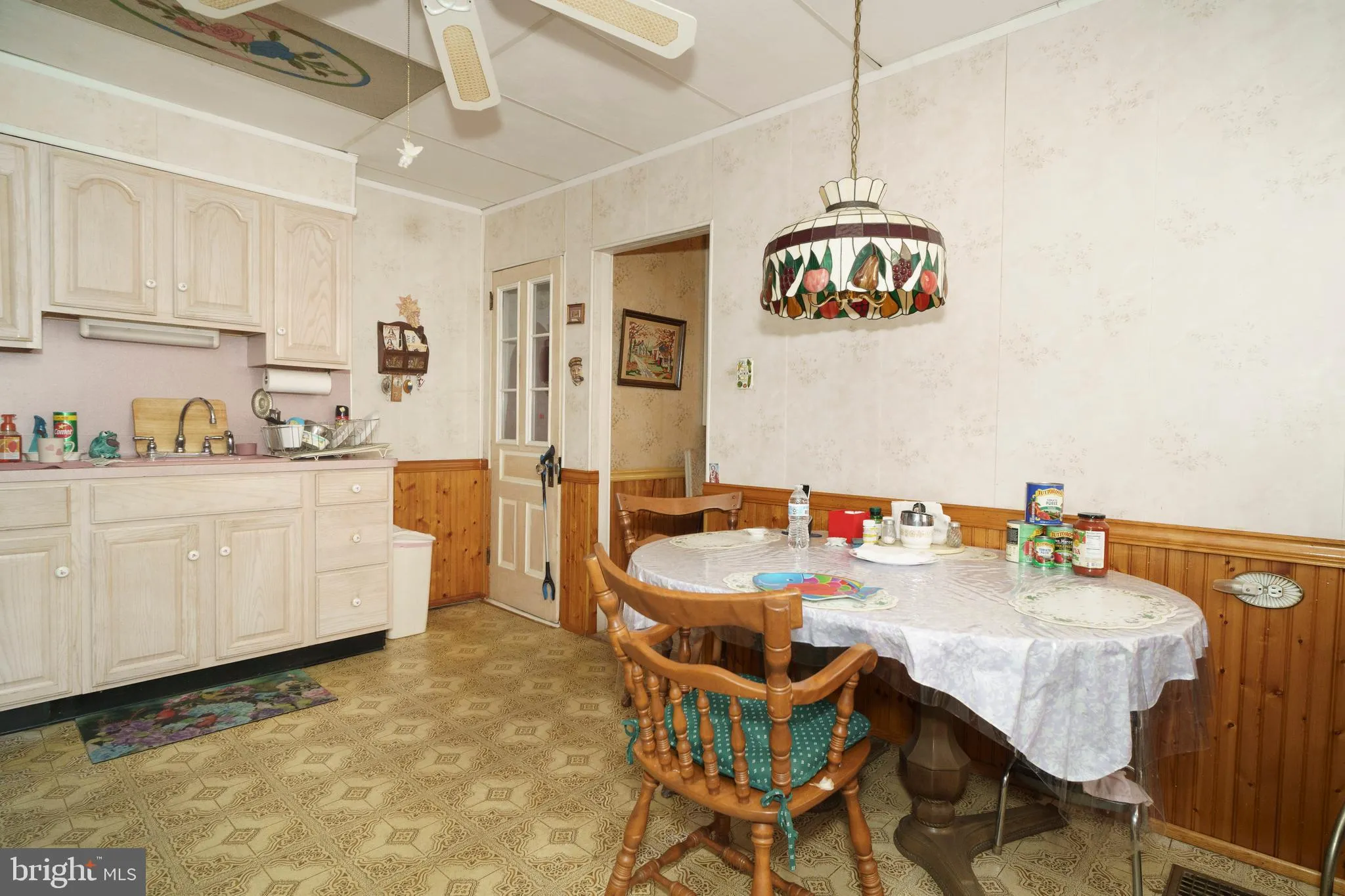 Philadelphia, Pennsylvania 19136, United States, 3 Bedrooms Bedrooms, ,2 BathroomsBathrooms,Residential,Pending,214237