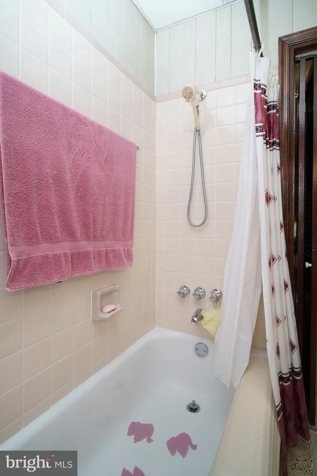 Philadelphia, Pennsylvania 19136, United States, 3 Bedrooms Bedrooms, ,2 BathroomsBathrooms,Residential,Pending,214237