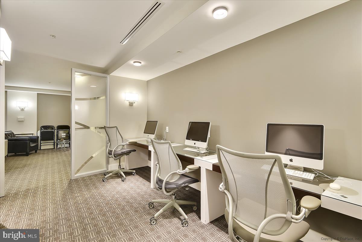 THE HENRY - Residential