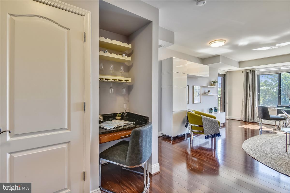 THE HENRY - Residential