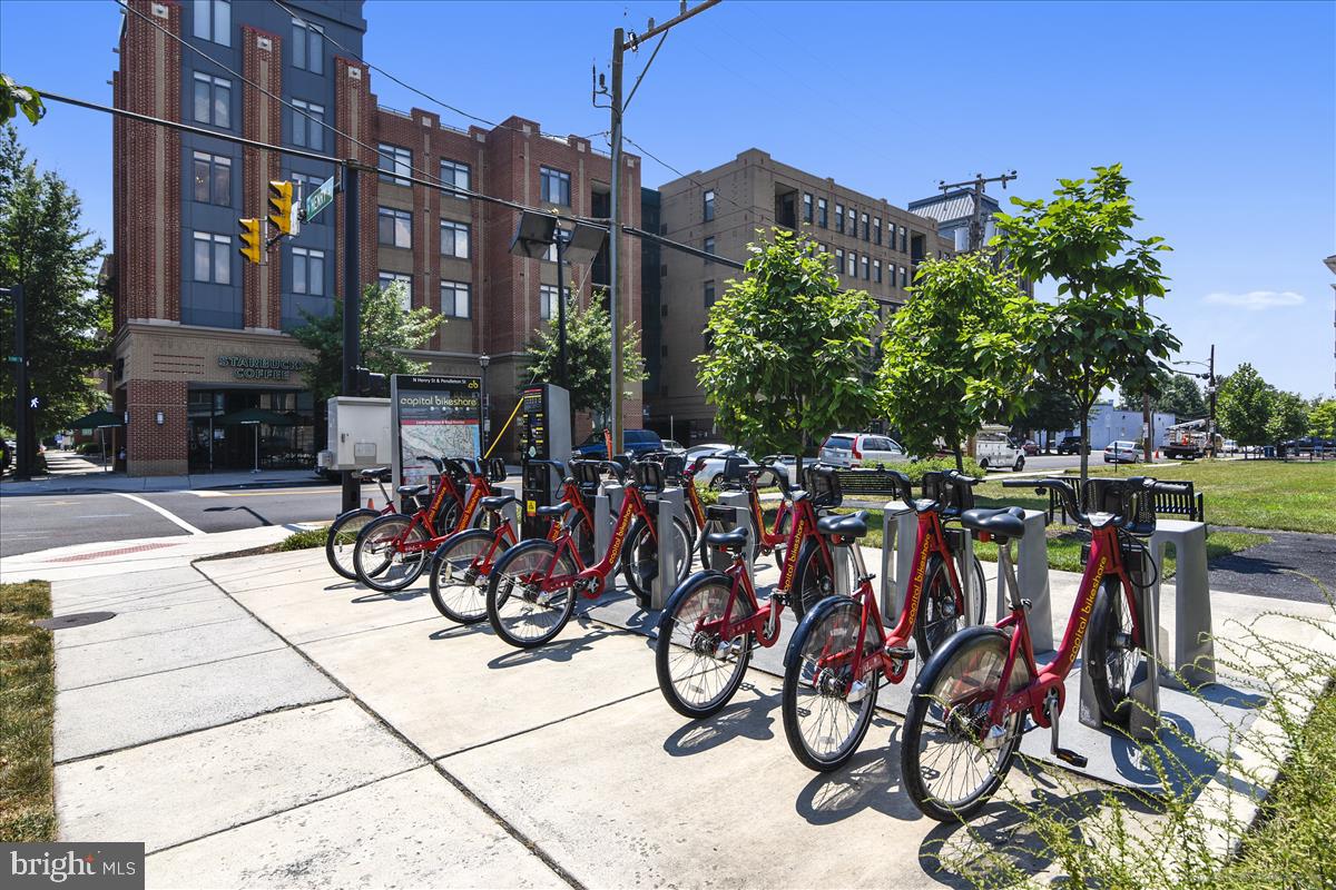 THE HENRY - Residential