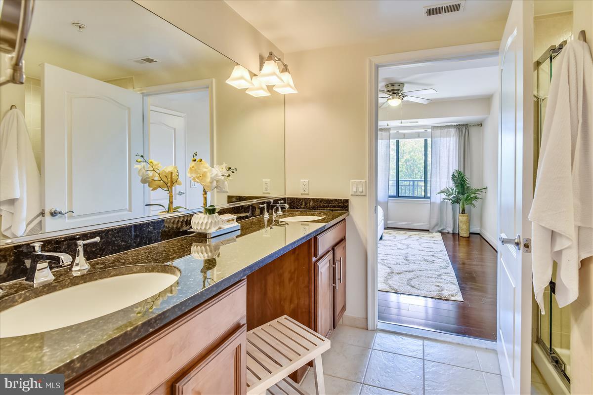 THE HENRY - Residential