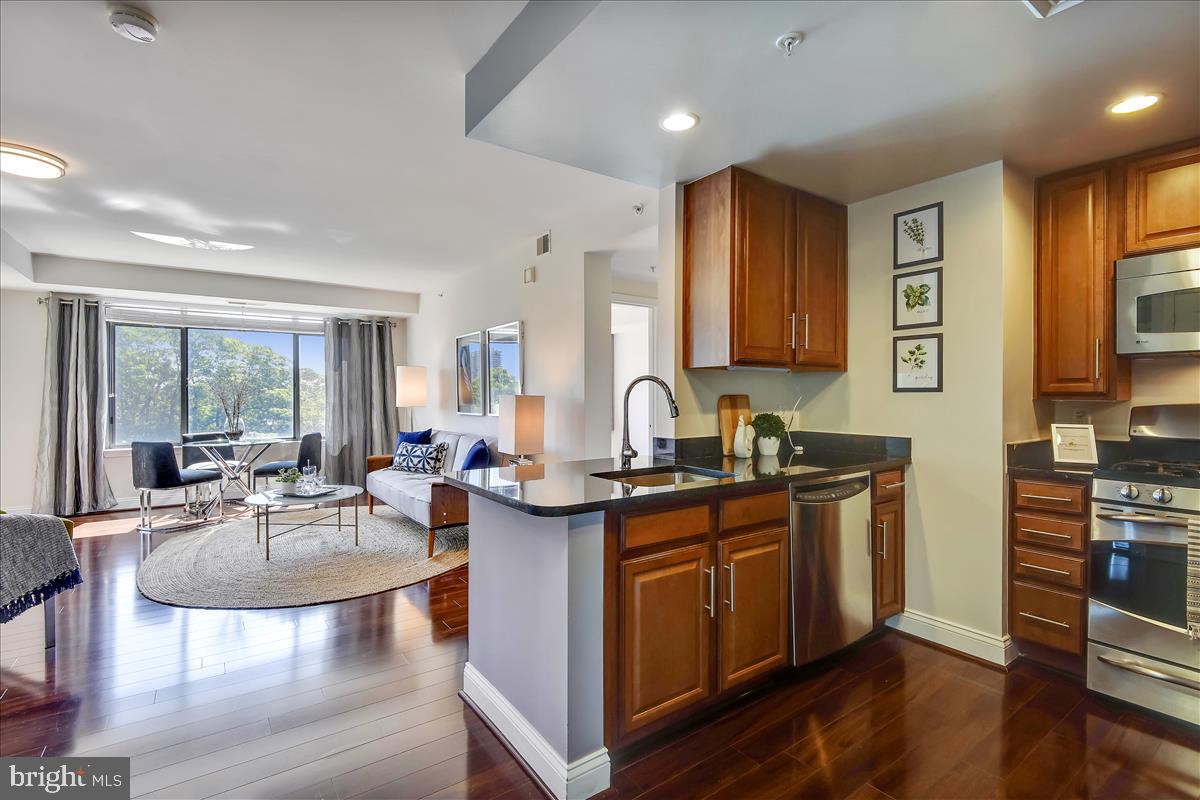 THE HENRY - Residential