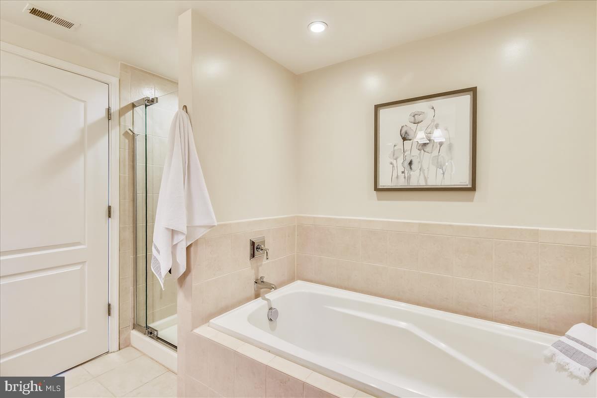 THE HENRY - Residential