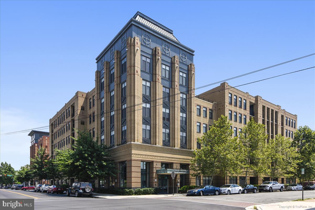 THE HENRY - Residential