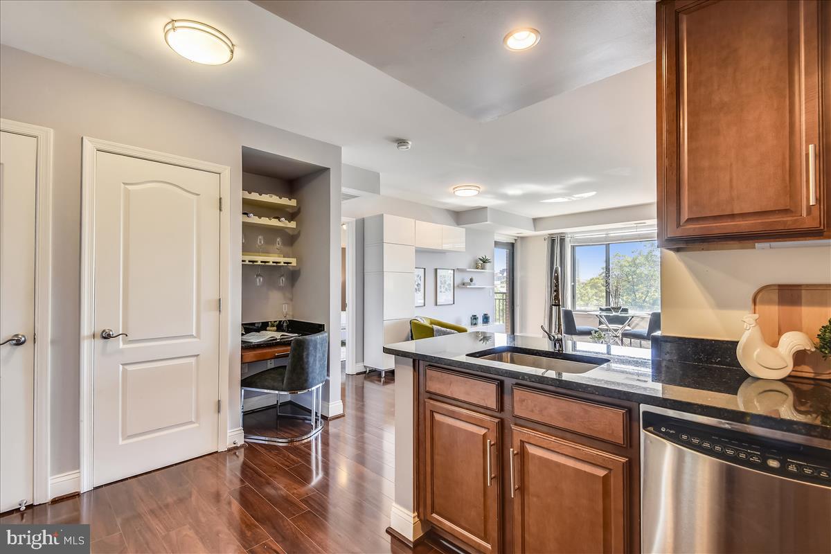 THE HENRY - Residential