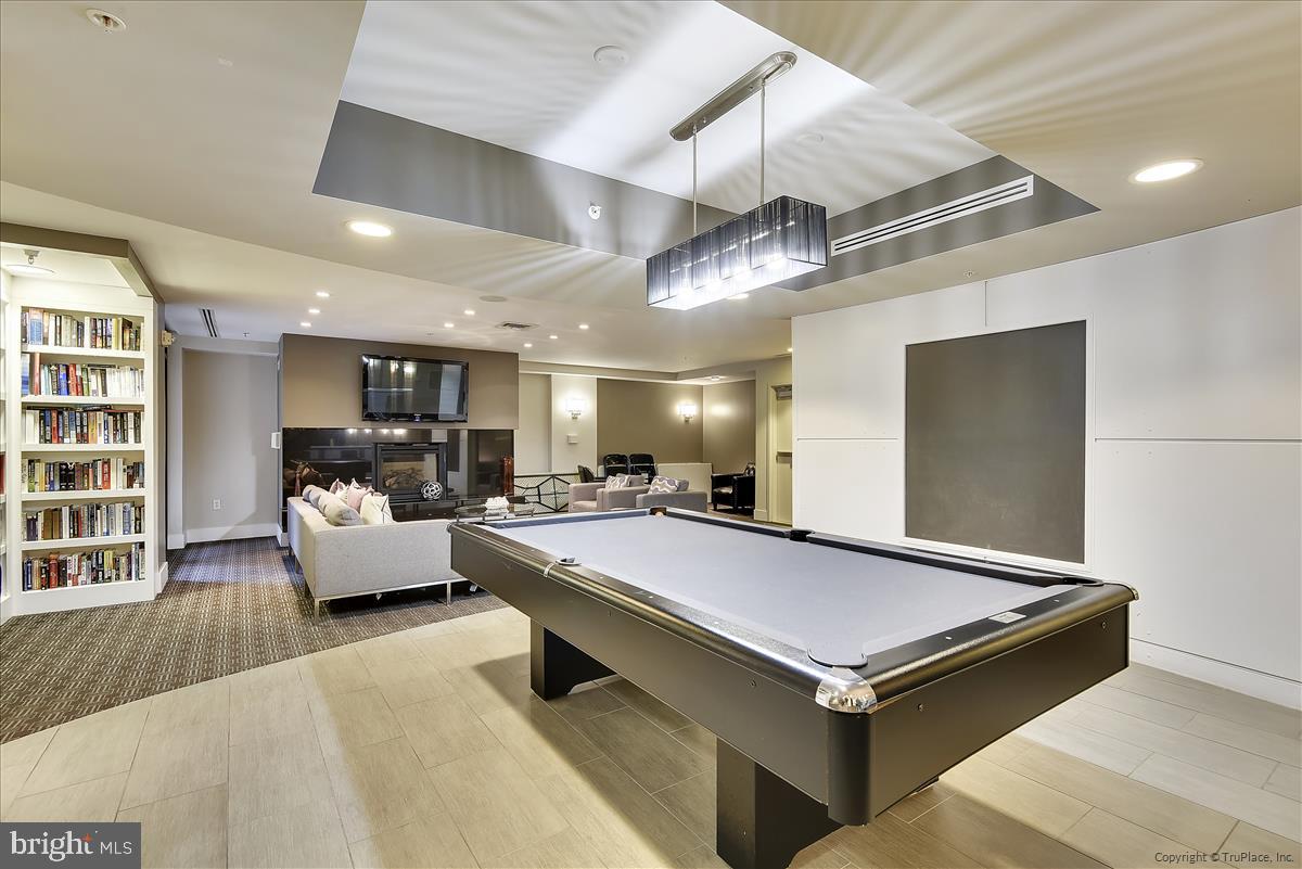 THE HENRY - Residential