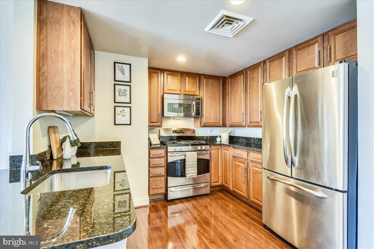 THE HENRY - Residential