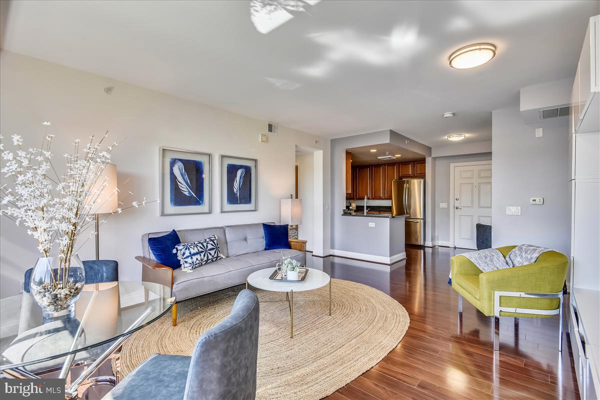 THE HENRY - Residential