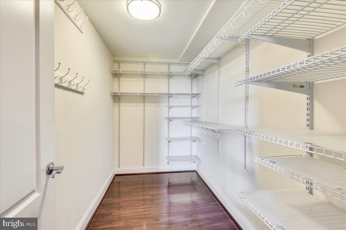 THE HENRY - Residential