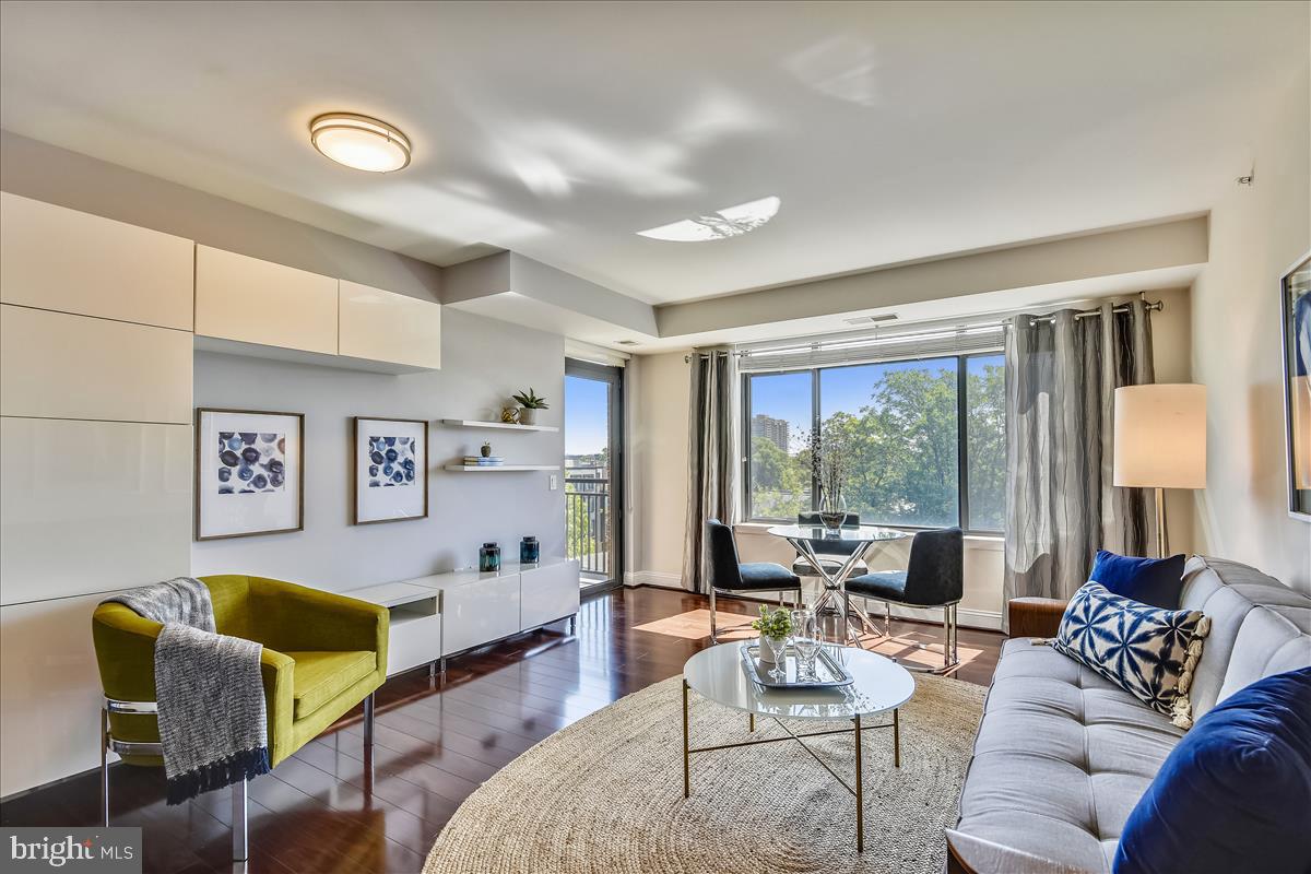 THE HENRY - Residential