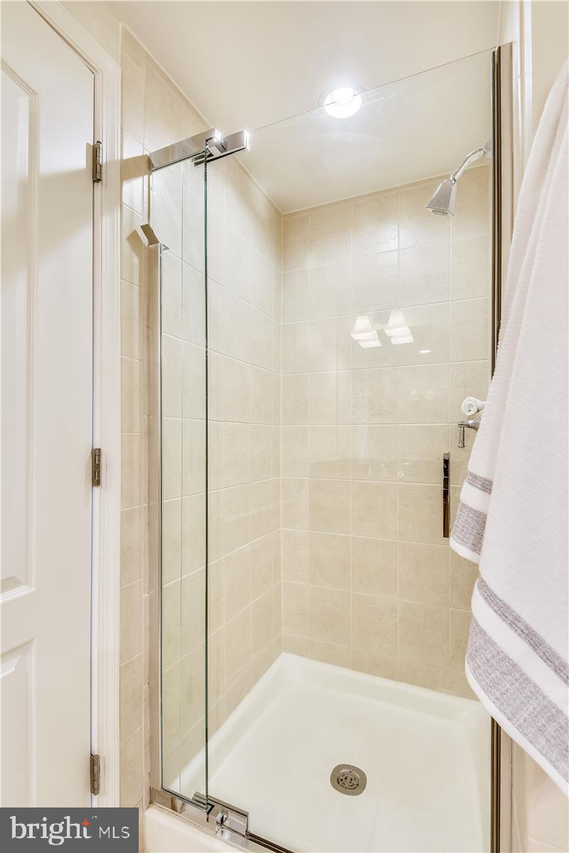 THE HENRY - Residential