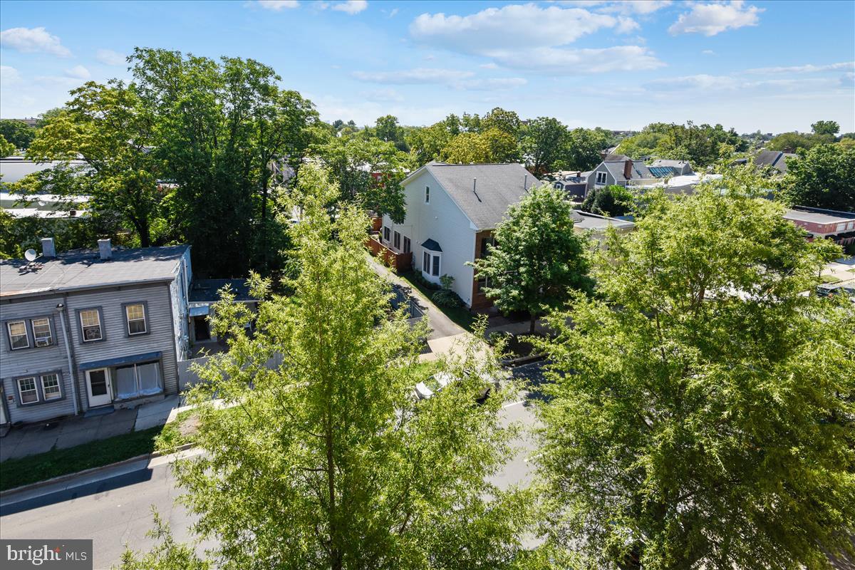 THE HENRY - Residential