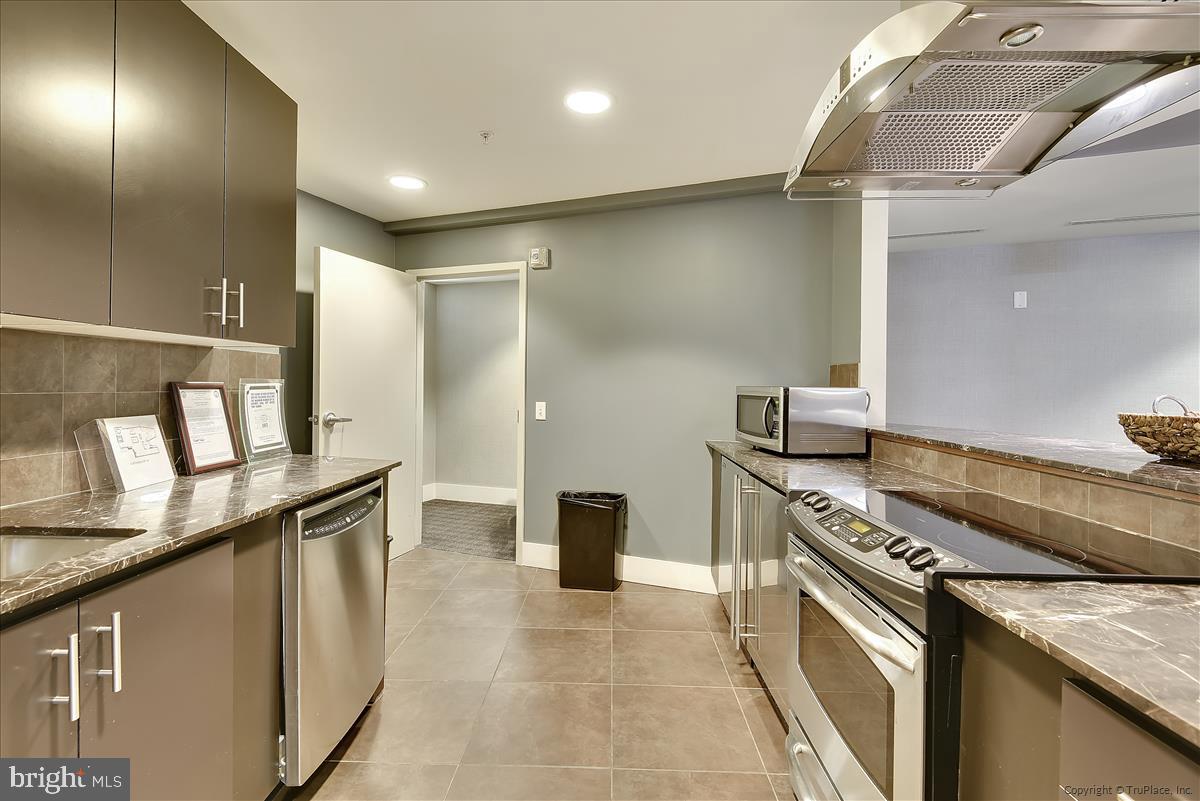 THE HENRY - Residential