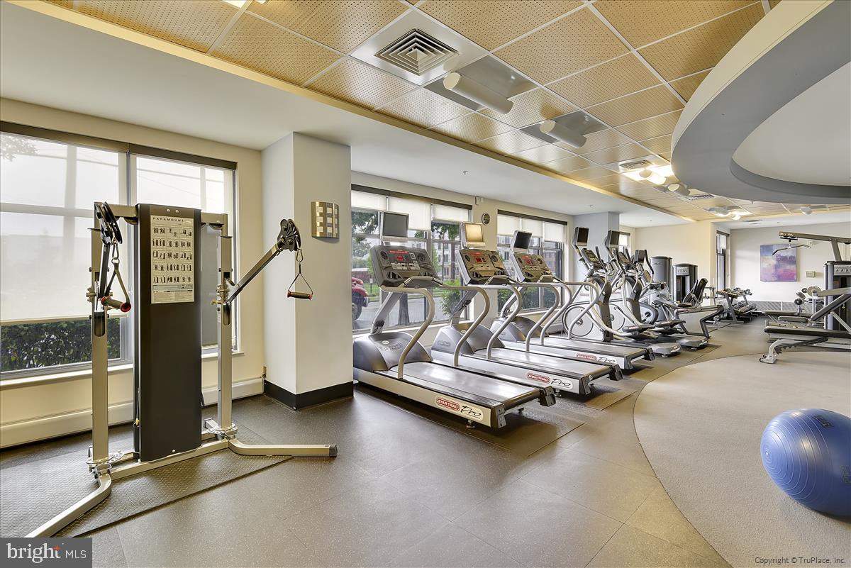 THE HENRY - Residential