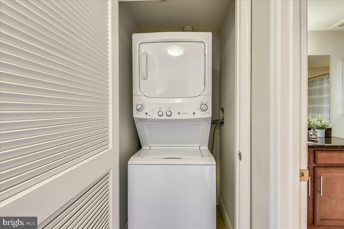 THE HENRY - Residential