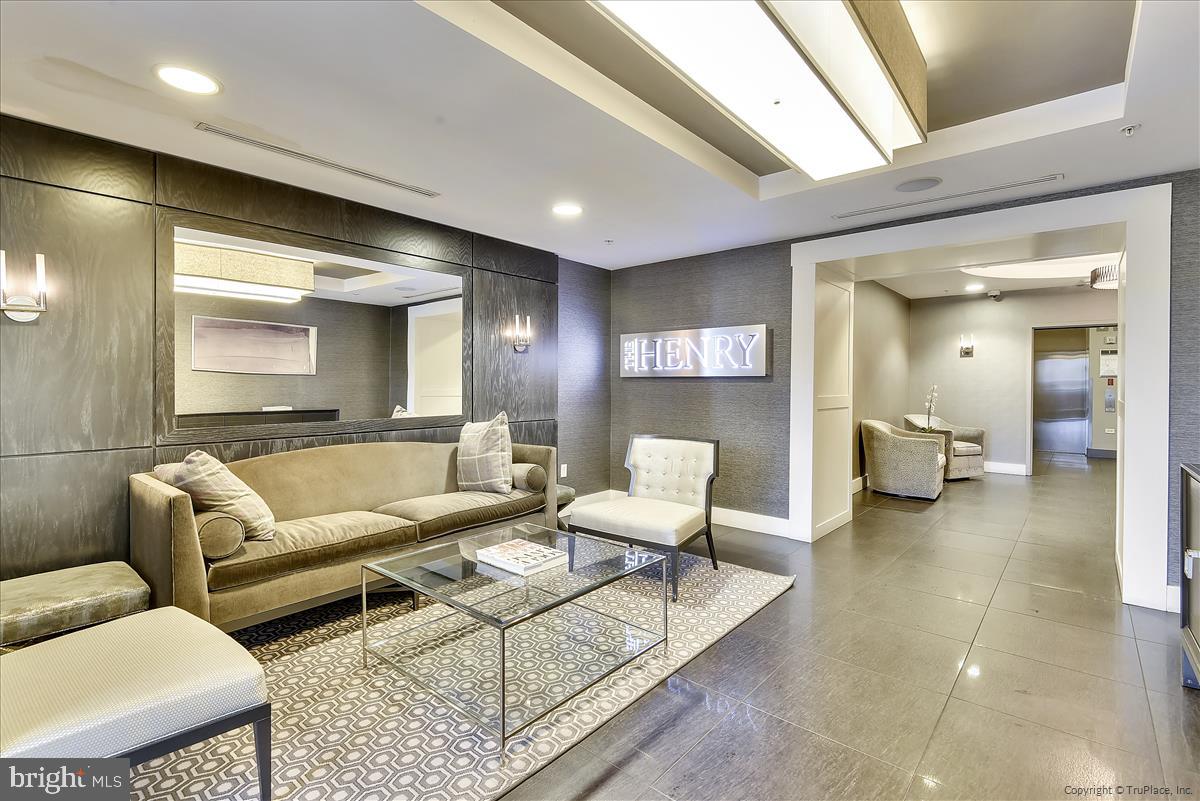 THE HENRY - Residential