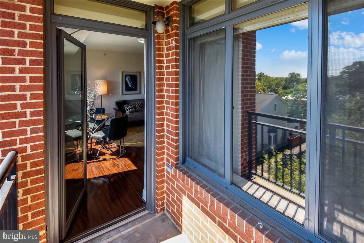 THE HENRY - Residential