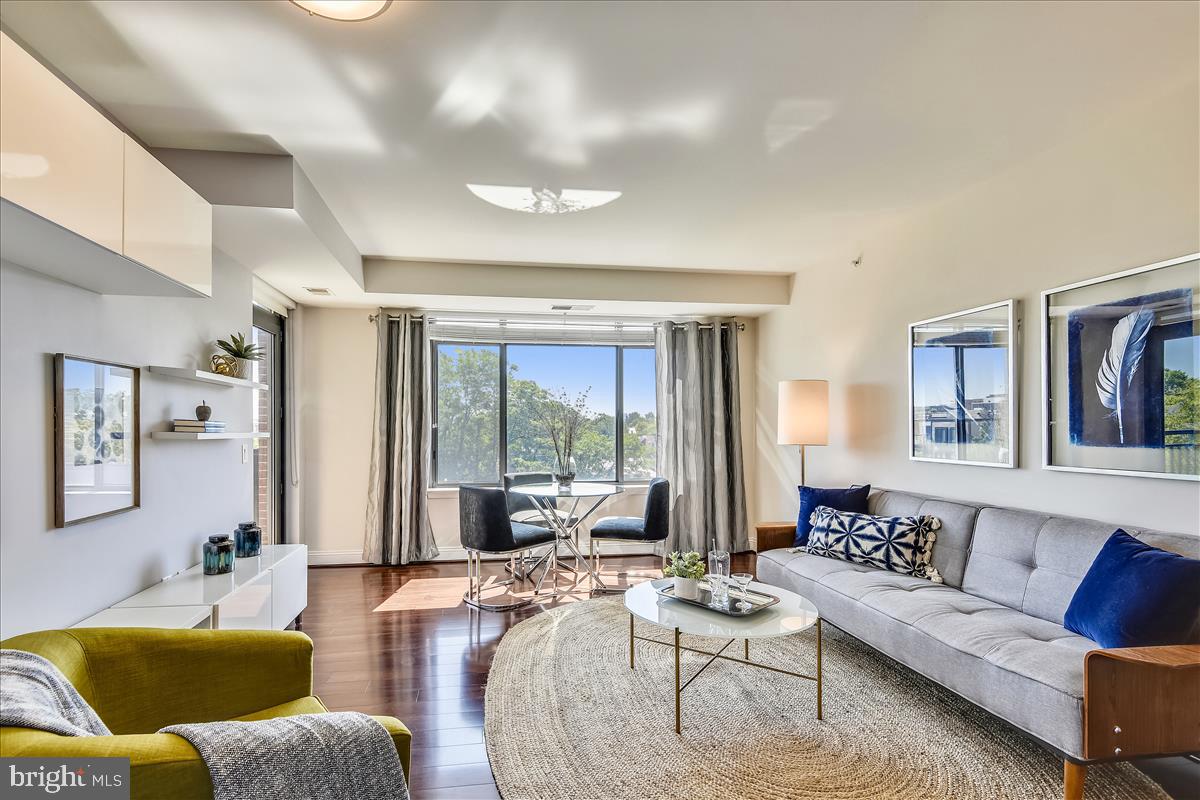 THE HENRY - Residential