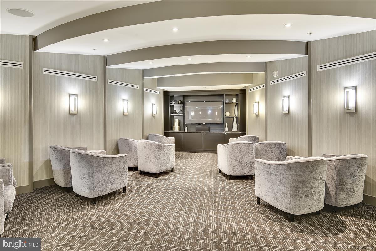 THE HENRY - Residential