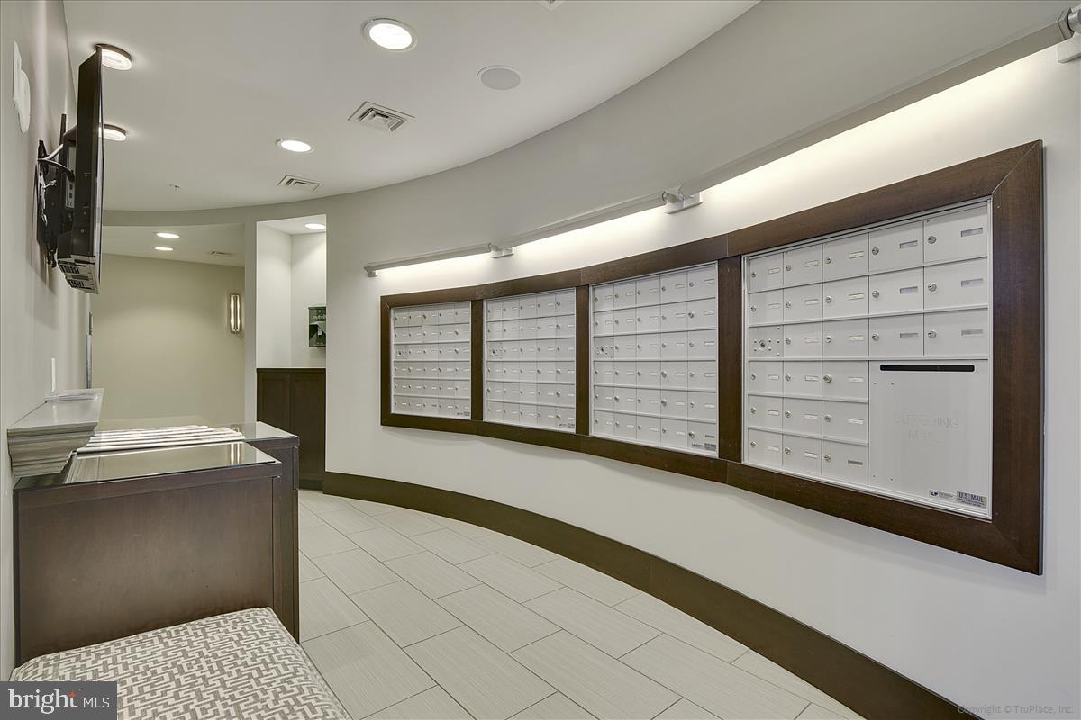 THE HENRY - Residential