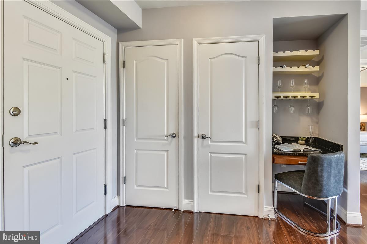 THE HENRY - Residential