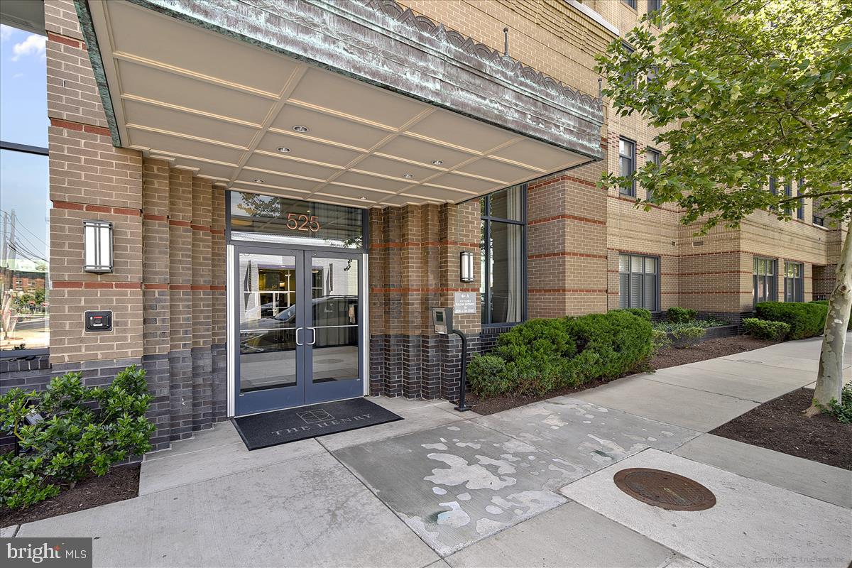 THE HENRY - Residential