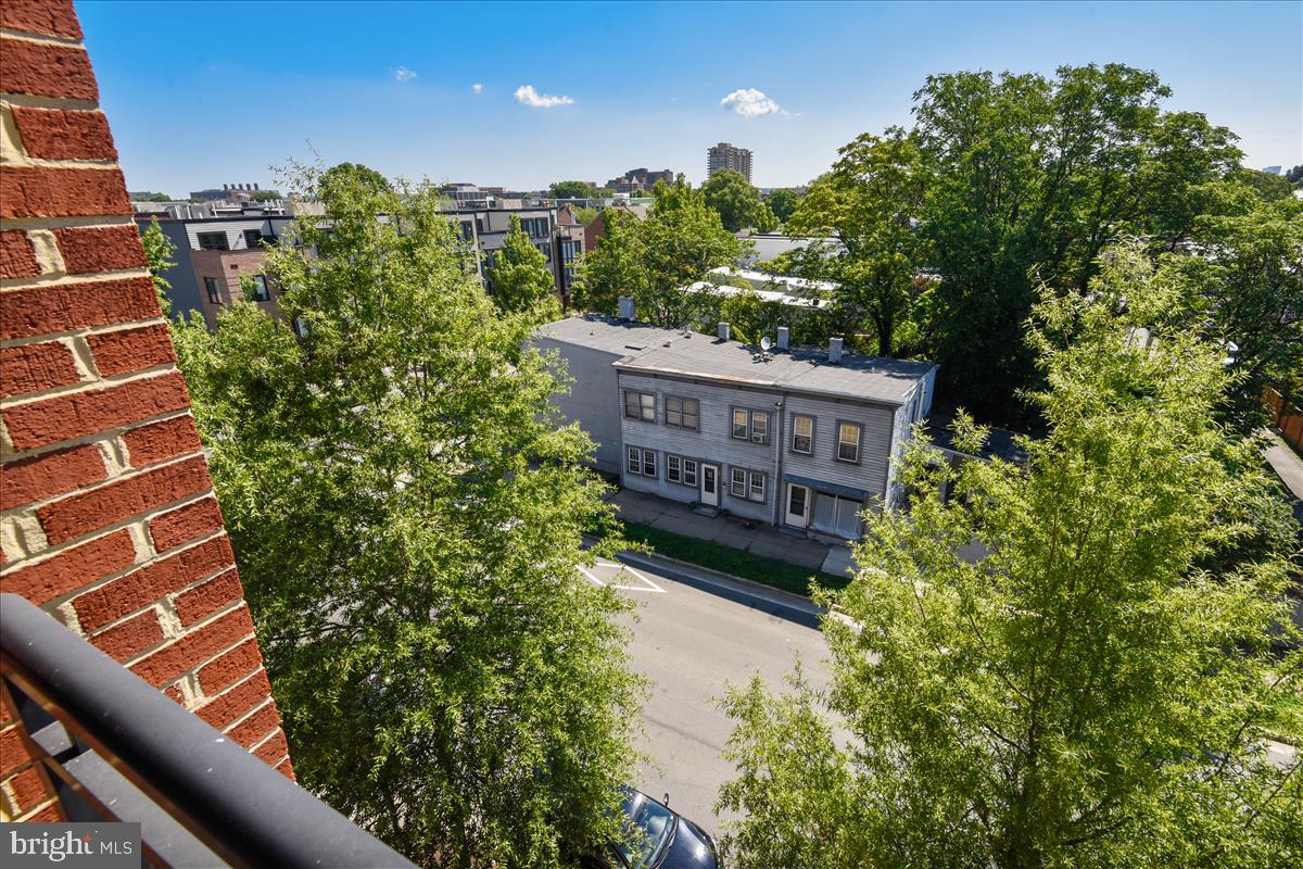 THE HENRY - Residential