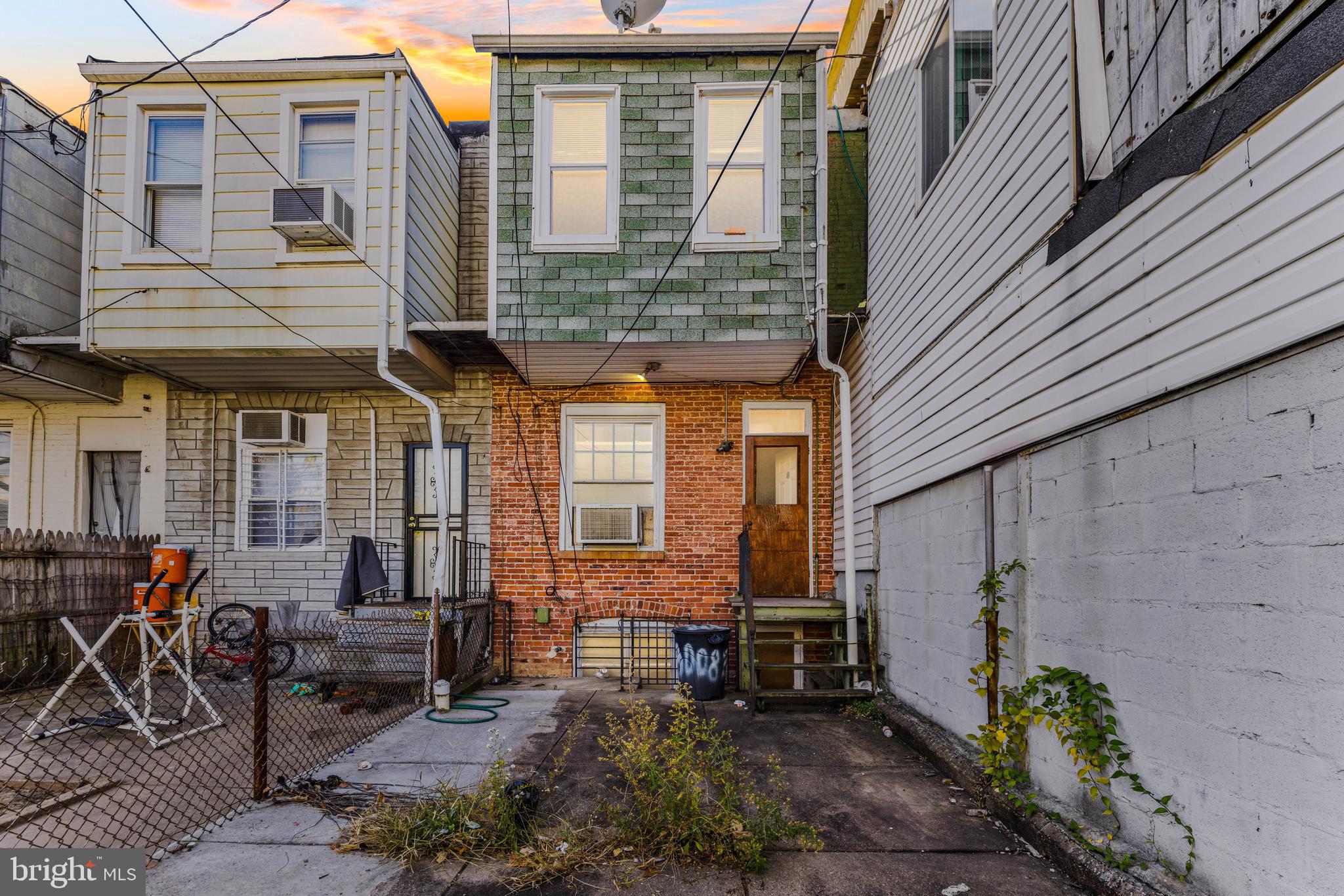 ELLWOOD PARK - Residential