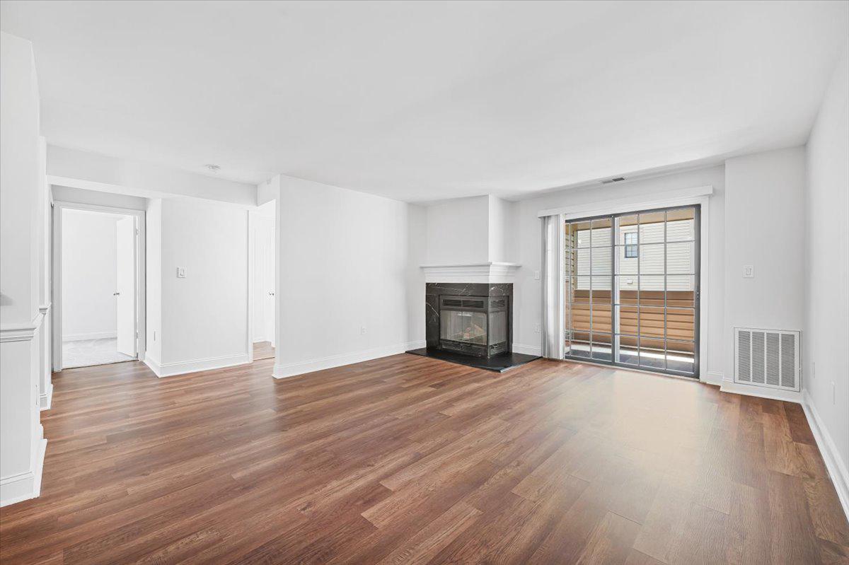 VICTORIA CROSSINGS AT MANCHESTER LAKES - Residential