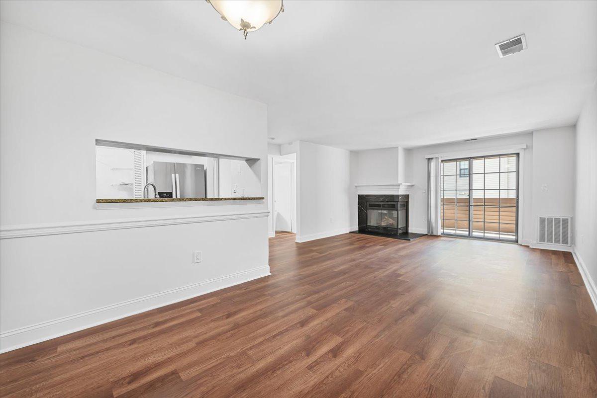 VICTORIA CROSSINGS AT MANCHESTER LAKES - Residential