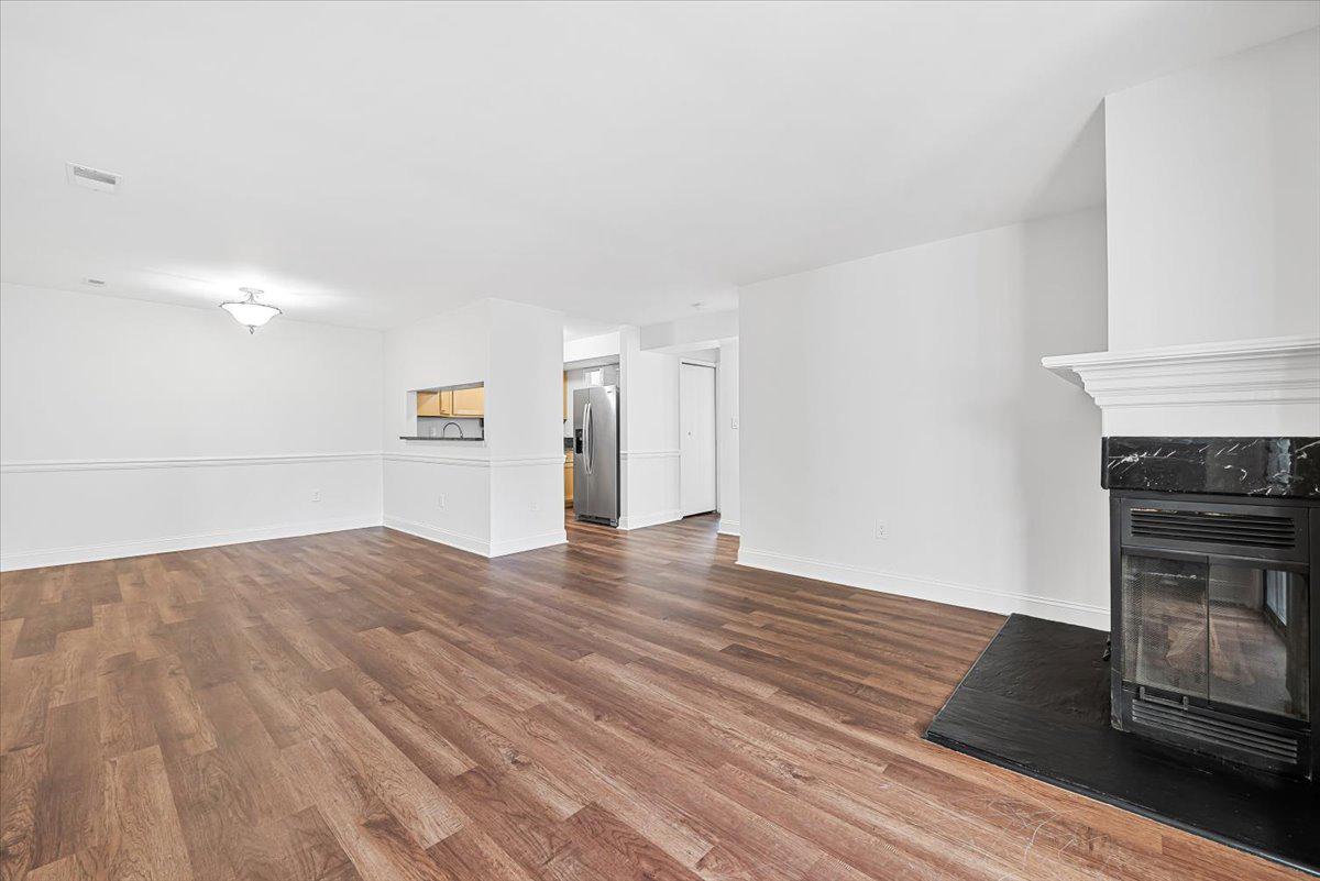 VICTORIA CROSSINGS AT MANCHESTER LAKES - Residential