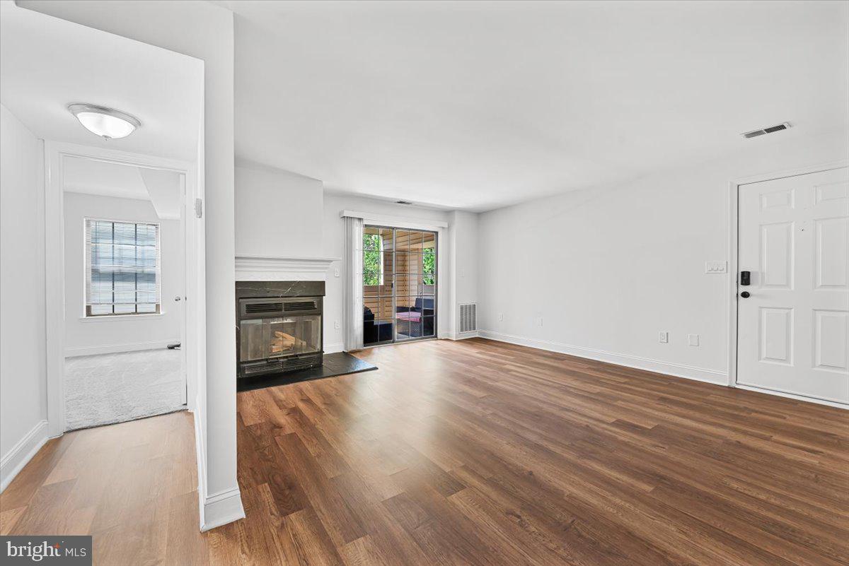 VICTORIA CROSSINGS AT MANCHESTER LAKES - Residential