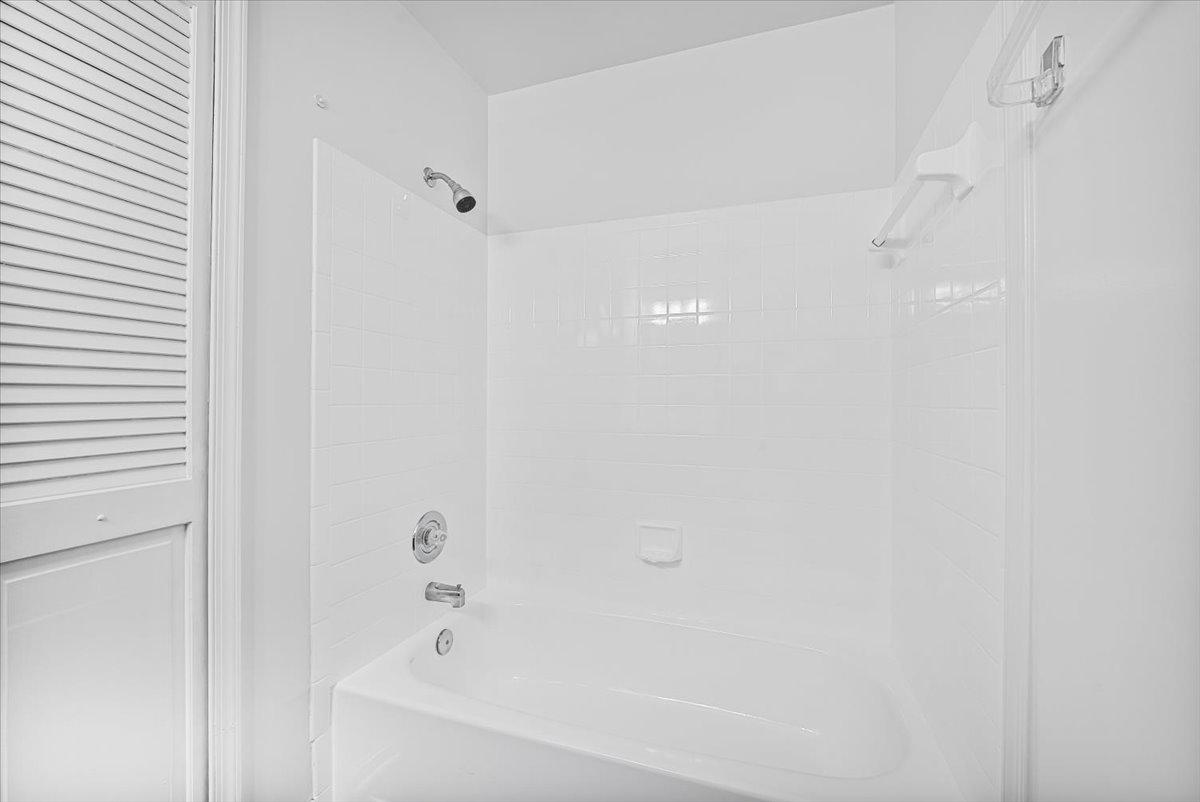 VICTORIA CROSSINGS AT MANCHESTER LAKES - Residential