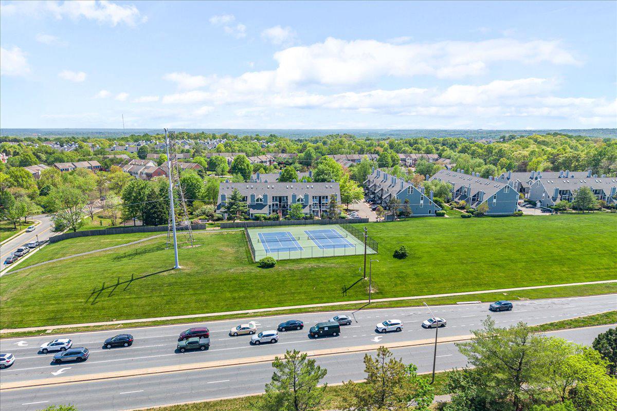 VICTORIA CROSSINGS AT MANCHESTER LAKES - Residential