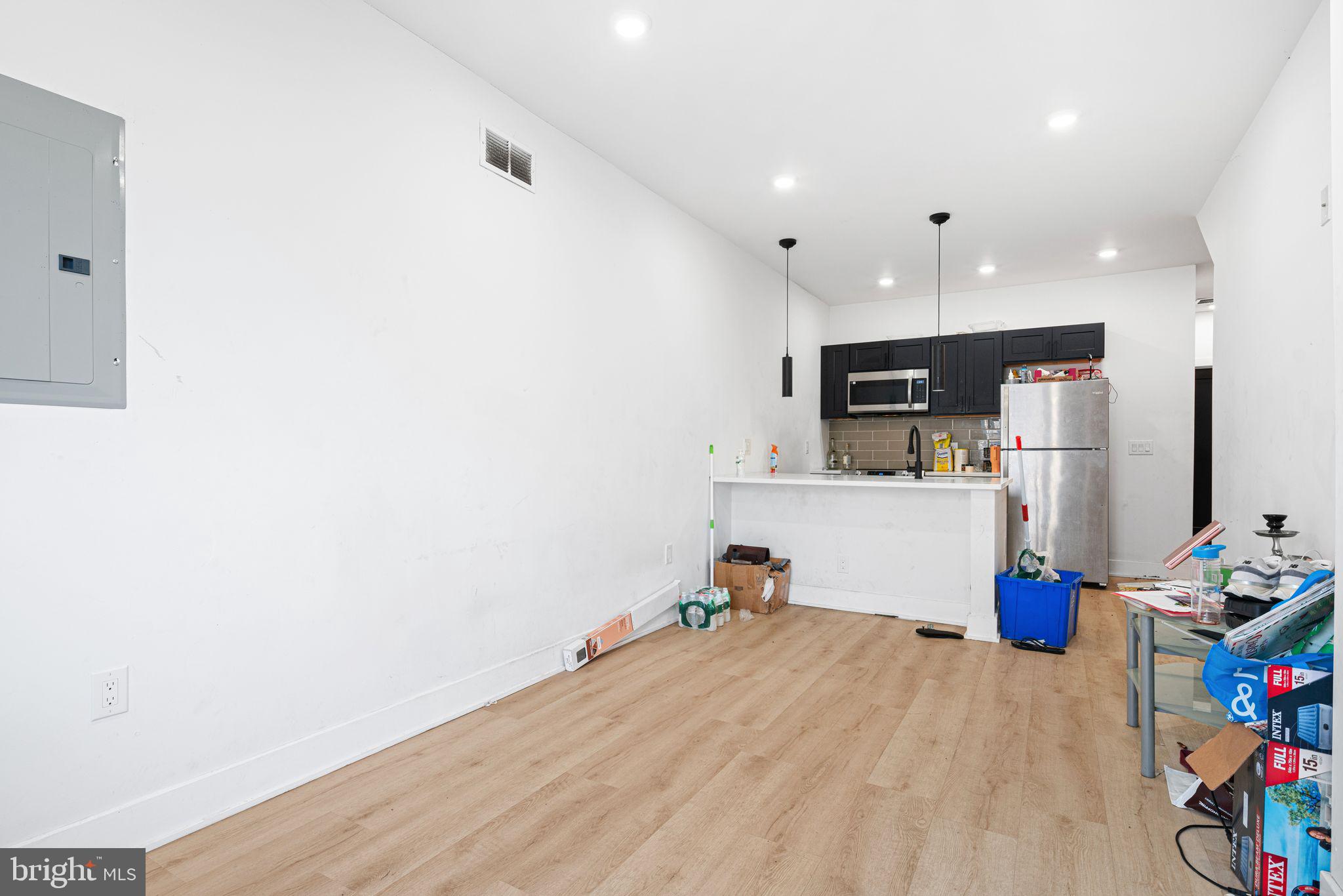 916 W SOMERSET STREET