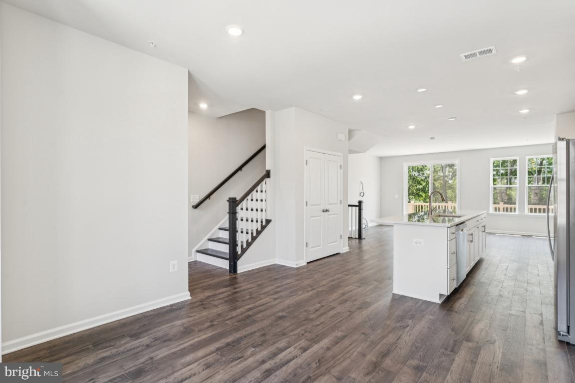 DAMASCUS VILLAGE - Residential