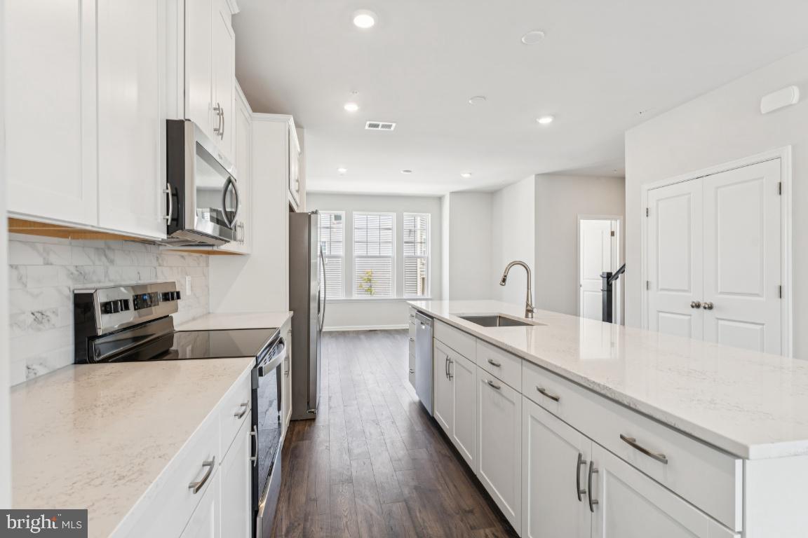 DAMASCUS VILLAGE - Residential