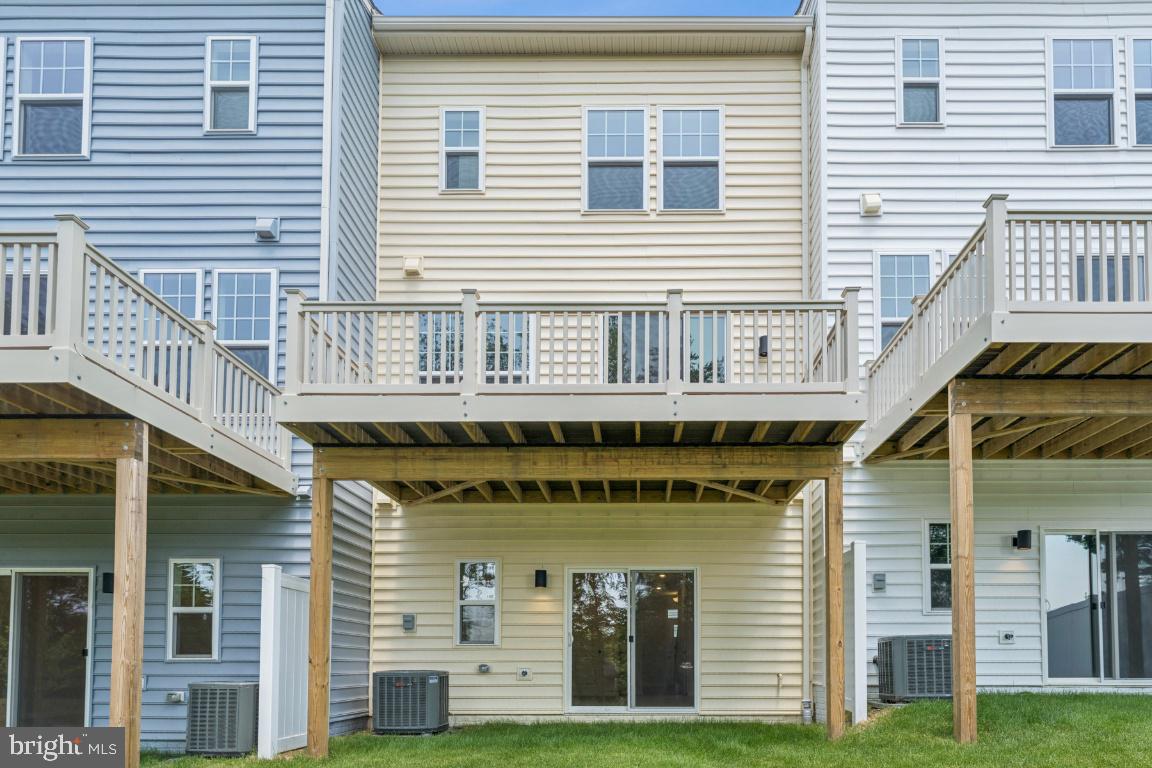 DAMASCUS VILLAGE - Residential