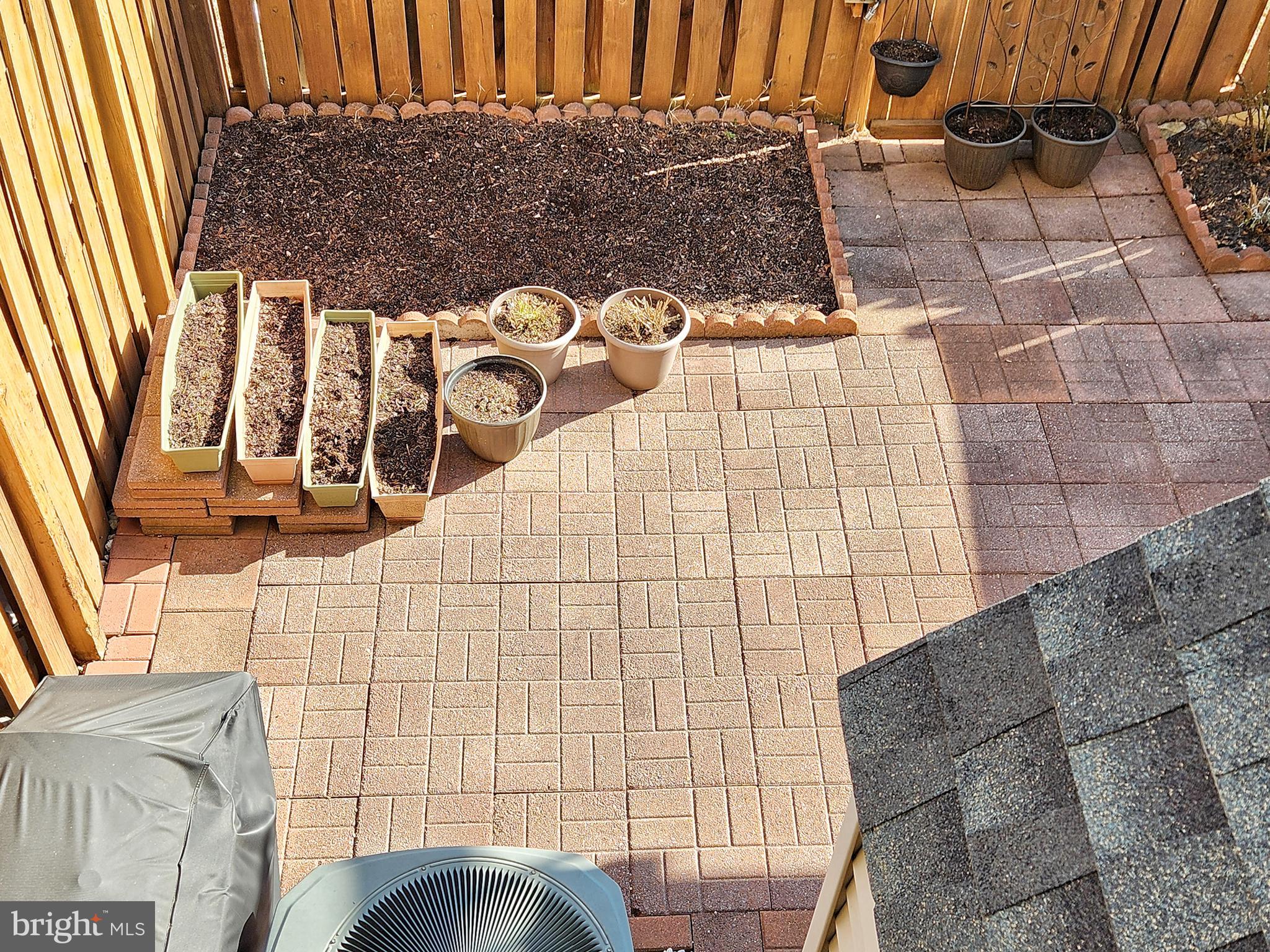 PARADISE - Residential Lease