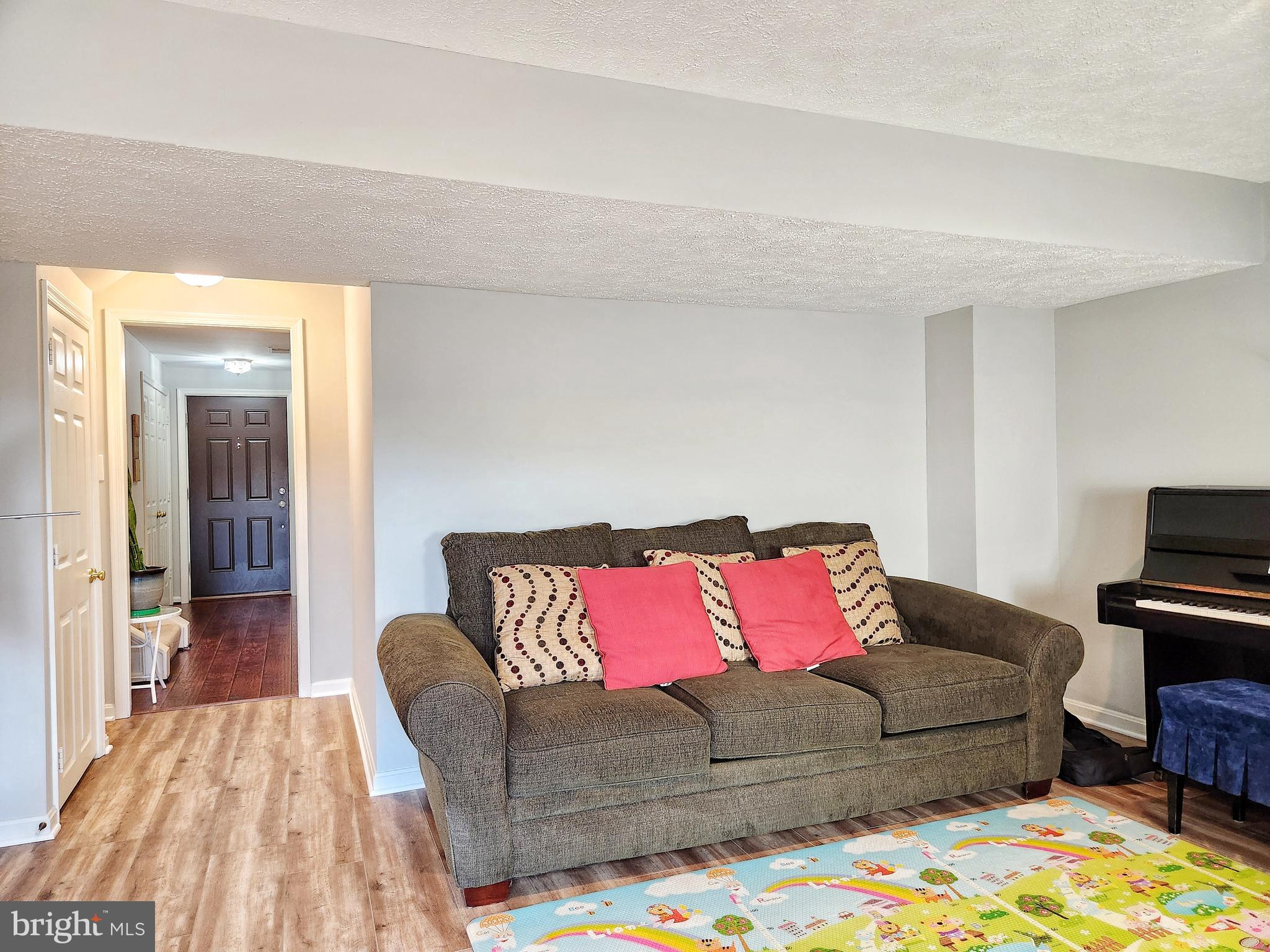 PARADISE - Residential Lease